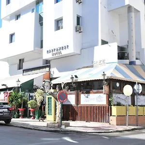 3* فندق East West